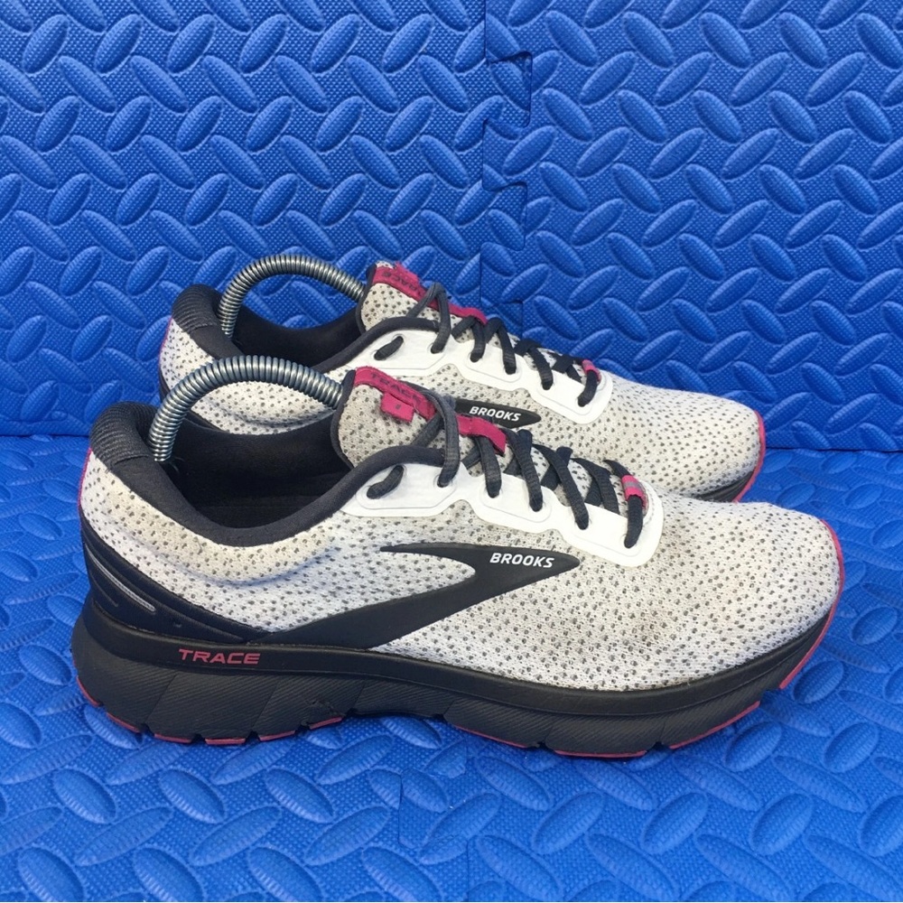 Brooks Trace 1 Womens Shoes Size 10B Gray Comfortable Running Sneakers